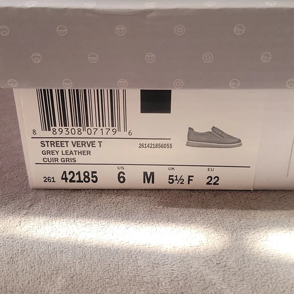 Clark's Leather Grey Toddler Slip on sneakers Sz 6 - Picture 2 of 11